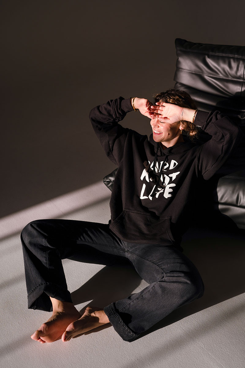 hard knot life hoodie model